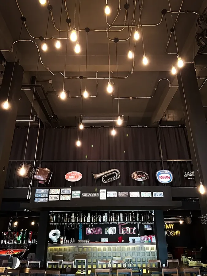 ผ้าม่านสีดำ-ติดในร้านอาหาร