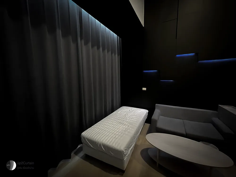 ตกแต่งห้องนอนด้วยม่านสีดำ